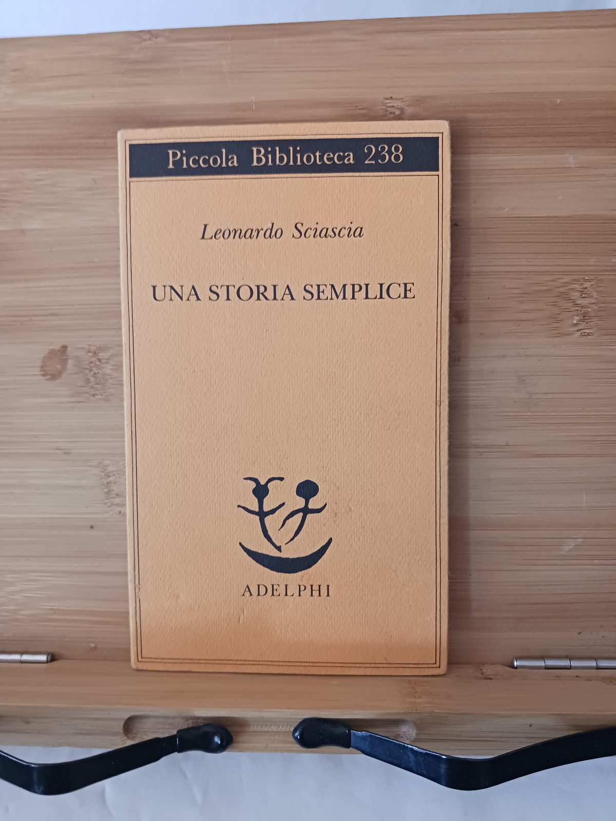 Una Storia Semplice (Piccola Biblioteca Adelphi)