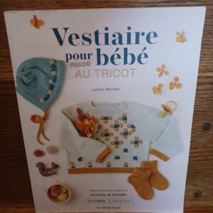 Vestiaire pour bébé au tricot