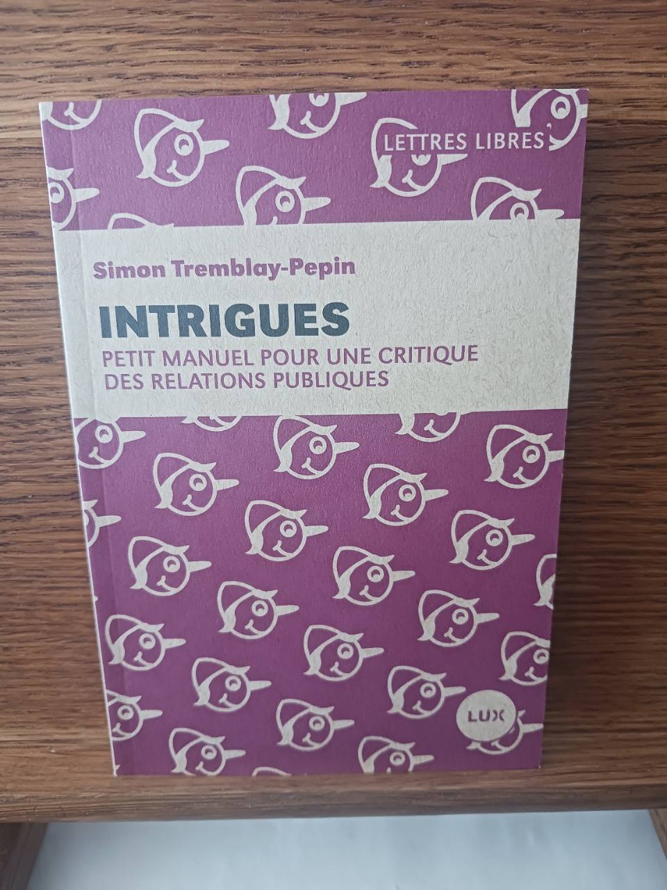 Intrigues : petit manuel pour une critique des relations publiques