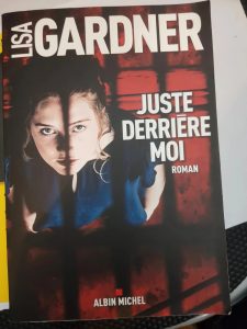 Juste derrière moi Lisa Gardner, Cécile Deniard (Traduction)