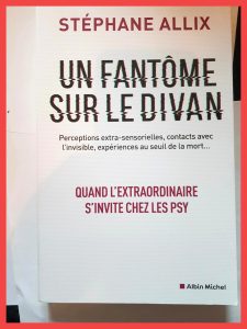 Un fantôme sur le divan Quand l'extraordin
