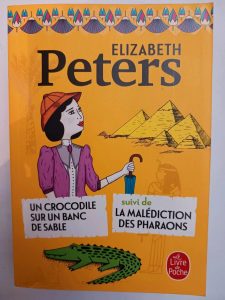Un Crocodile sur un banc de sable suivi de La Malédiction des pharaons Elizabeth Peters