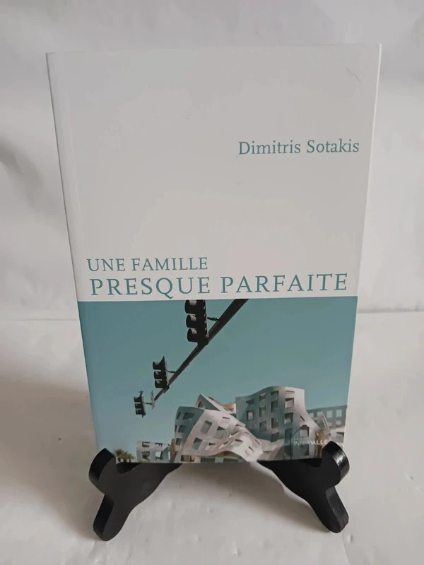 Une famille presque parfaiteDimitris Sotakis 9782369560739