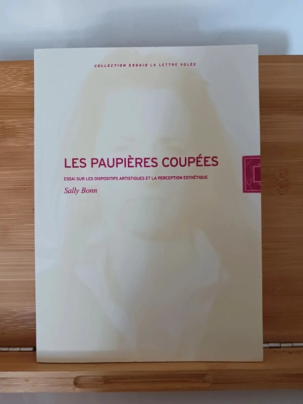 Les paupières coupées - Essai sur les dispositifs artistique