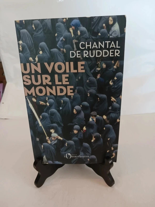 Un voile sur le mondeChantal De Rudder 9791032904299