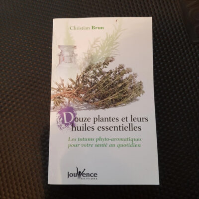 Douze plantes et leurs huiles essentielles (Trois fontaines: Guide pratique de phytothérapie pour votre santé au quotidien) (French Edition)