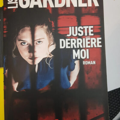 Juste derrière moi