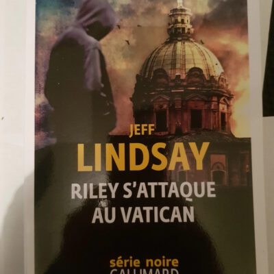 Riley s'attaque au Vatican Par Jeff Lindsay, Julie Sibony (Traduction)